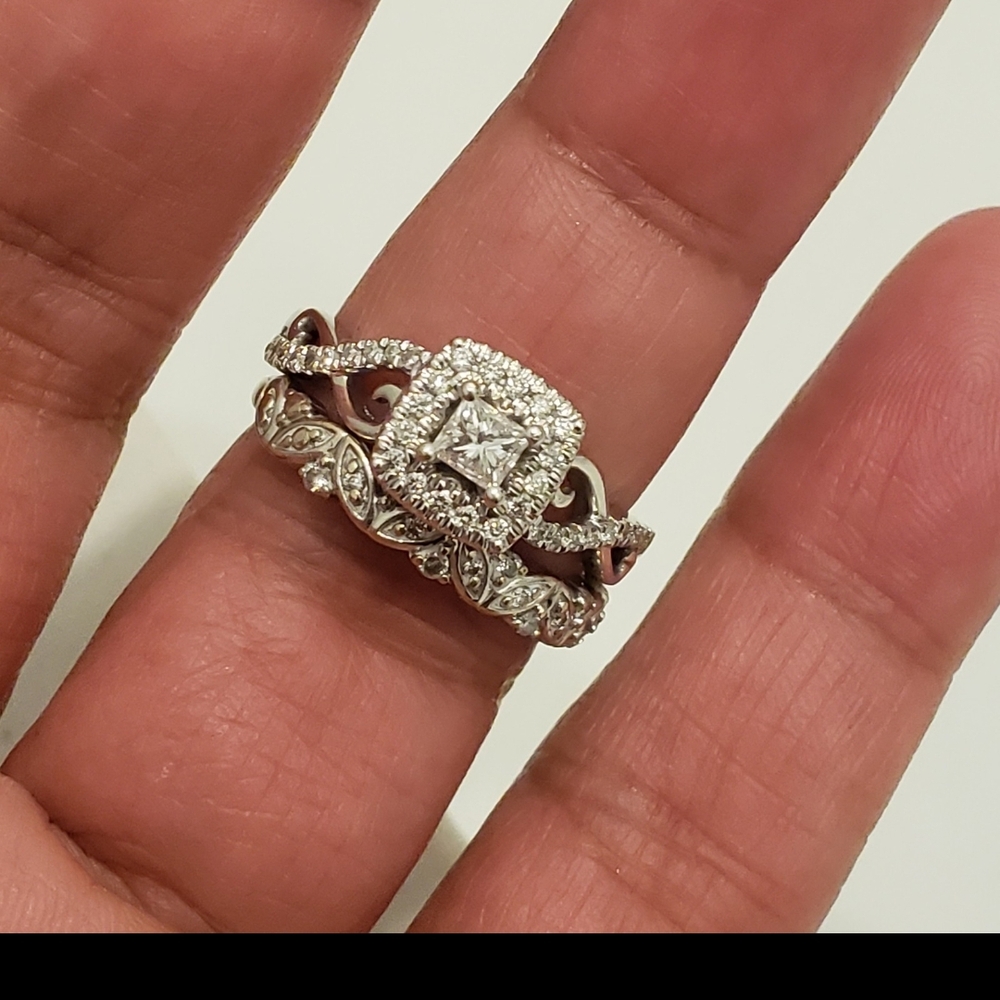 Zales Dazzling 10k gold diamond engagement ring and wedding band set - Picture 9 of 12